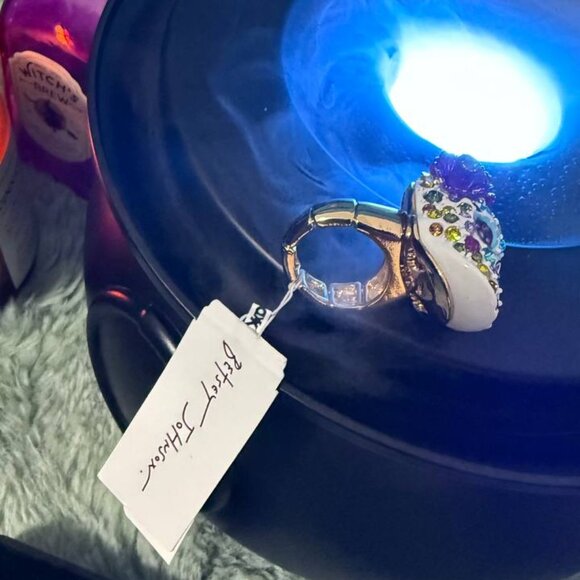 Betsey Johnson Sugar Skull Ring Crystal  Gold Tone Day of the Dead Halloween - Picture 4 of 8